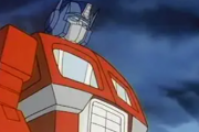 オプティマスがあのガンダムみたいな攻撃を･･･アメコミ版トランスフォーマーも面白い事になってるな