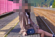 中学生モデルが田舎駅のホームに腰かけて写真撮影→撮り鉄たちが「危険すぎる！」と激怒→モデルの事務所社長が「撮り鉄キモイ」「シュシュポッポ」など煽りまくる・・・