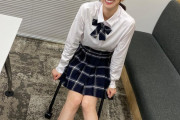 芹那(37)さん、ミニスカ女子高生制服姿を披露！！