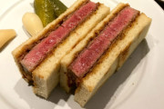 ワイ「カツサンド食べたいなぁ…作り方調べたろ！」YouTuber「パンの耳を切り落とす」
