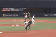 【オリックス対DeNAオープン戦】守備でオリックスショート・宜保と二塁審判・白井が交錯…