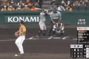 梶谷、死球で悶絶