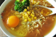 サッポロ一番味噌ラーメンに生卵を入れる奴の気が知れない！！！！