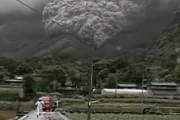 1991年の雲仙普賢岳の大噴火の緊迫映像！　外国人「確か、彼らは死んだ・・・」「日本の消防車はかわいいね」