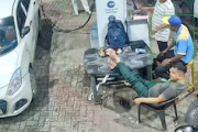 【動画】ガソリンスタンドで給油ノズルが暴走、頭部に直撃した男性が死亡した事故。