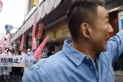 【朗報】山本太郎さん、「増税メガネは退陣！退陣！」と叫びながら街中を行進