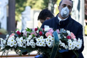 海外「イタリアではコロナウイルスの死亡者が多すぎて埋葬待ちになっているそうだ」