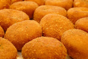 カレーパンってクソ不味いよな。なんで流行ってんの？