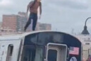 【動画】 NYの若者に「地下鉄サーフィン」流行、死亡事故相次ぐ ⇒ 動画が想像よりヤバいと話題に