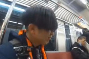 海外「日本の電車内で大音量で音楽を流しながら生配信して注意されると逆ギレする外国人」