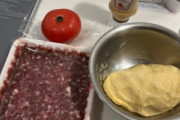 ハンバーガーの中にハンバーガー？！世界中で大バズりの「インサイドバーガー」作るで