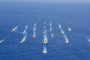 海上自衛隊と米豪加海軍艦艇が実動演習…護衛艦「いずも」など21隻でフォーメーション航行を披露！