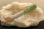 どう見ても「長ネギ」にしか見えない鉱物、発見される