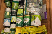 外国人「抹茶が好きな姉のために日本で爆買いしてみたよ！」