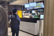 【あり？なし？】「警察官が昼休憩でマック、アリなの？」客の疑問に波紋広がる「制服マックは威圧感ある」