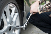 車のタイヤ交換する時にトルクレンチ使う？