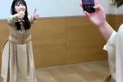 久保史緒里の踊りを撮影する伊藤純奈…この二人の姉妹感に癒されるｗｗｗ【乃木坂46】