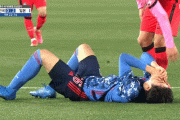 【動画あり】反日サッカーが炸裂！エルボーで日本人の顔面を殴打、日本人に足を絡めて転ばせようとする‥→「今日の試合はマナーでも完敗した」　韓国の反応
