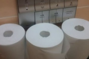 【Twitter】＜トイレットペーパー泥棒に飲食店が悲鳴＞「日本人はなんで非常事態になるとトイレットペーパーを買うの？　」