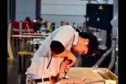 【動画】2年前に作られたAI動画クオリティ、今となっては逆にアリだと話題