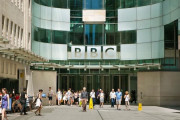 【衝撃】イギリス政府、BBCの受信料を2027年に廃止へ