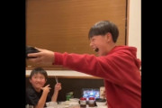 【動画】クソガキさん、店員が持ってきた料理を一瞬で食い終えてしまい炎上・・・これってそこまでアウトか？