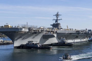 ニミッツ級原子力空母「カール・ヴィンソン」が定期メンテナンスを受けるために海軍造船所に入港！
