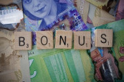 ネット民「ボーナスもらうときってその月の月給も一緒にもらえるのか？」