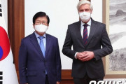 【押売】韓国国会議長、ミカエル駐韓ドイツ大使に対して｢KF94マスクをドイツで認められるよう関心を持って助けてもらいたい｣