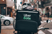 飲食店「ウーバーイーツに38%も手数料を徴収される。これじゃ利益でない」