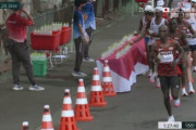 【外道すぎ】男子マラソンで給水所の水を根こそぎ薙ぎ払う選手現る「スポーツマンシップの欠片もない」「悪質の極み」