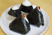おにぎりのプロ「きつく握りしめるな。一粒一粒をつぶさぬようふんわり握れ」