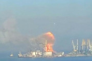 【軍事】ロシア「揚陸艦でいっぱい戦車降ろしたでｗ」→動画公開で港特定され撃沈ｗｗｗｗｗ