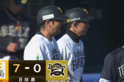 嶺井博希のタイムリーヒットでさらに2点追加！！