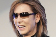 【ひどい】YOSHIKI「右手首が痛い…でもファンとの触れ合いはやめたくない」 → ファンに強く握られ状態悪化 左手親指も捻挫