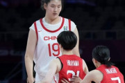 【画像】女子バスケ中国代表に身長220cm超えの選手現る