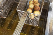 揚げ物めんどう←業務用のフライヤー買えばいいじゃん