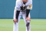 【悲報】阪神井上広大、ノック中に左膝負傷　松葉づえ姿で球場を後に