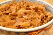 【育ての祖母がメシマズ】「牛丼は甘いもの」「ラーメンはうどん」と思ってたので吉野家や学食で食った時はビビった…
