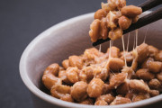 【悲報】 「納豆のタレ」、先に入れる派が61%だった・・・