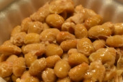 【悲報】納豆さん、「ご飯にかけて食う」か「蕎麦にかけて食う」しか食べ方がない←これｗｗｗｗｗ
