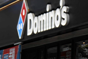 消費者庁、チラシに不当表示したとしてドミノ・ピザに措置命令