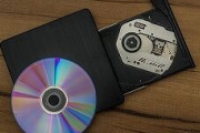パソコンのDVD壊れたからハードオフ行って１１０円の外付けドライブ買って来たったｗｗｗｗｗｗｗｗｗ