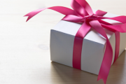 息子から「初めてのボーナスが出た。5万円以内で母さんが喜びそうな物って何？」って旦那にメールが来たらしい。→届いたプレゼントはなんと…