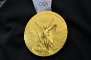 名古屋市長がかじった金メダル交換　費用はIOC負担