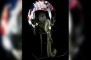 【映画】「トップガン」のヘルメットが競売に、トム・クルーズ着用