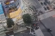 渋谷で改造車が人の列に突入、少なくとも8人が跳ねられる