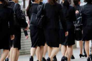 就活の謎マナー「全員同じようなスーツ、女子はヒール靴」がなくならない衝撃のワケ・・・