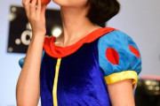 【衝撃】佐々木希の『白雪姫コスプレ』がとんでもないことに！！！！！！！！！！！！