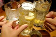 【悲報】チー牛さん、飲み会の会計で「酒飲んでる奴と飲んでない奴の割り勘はおかしい」とほざき出す」